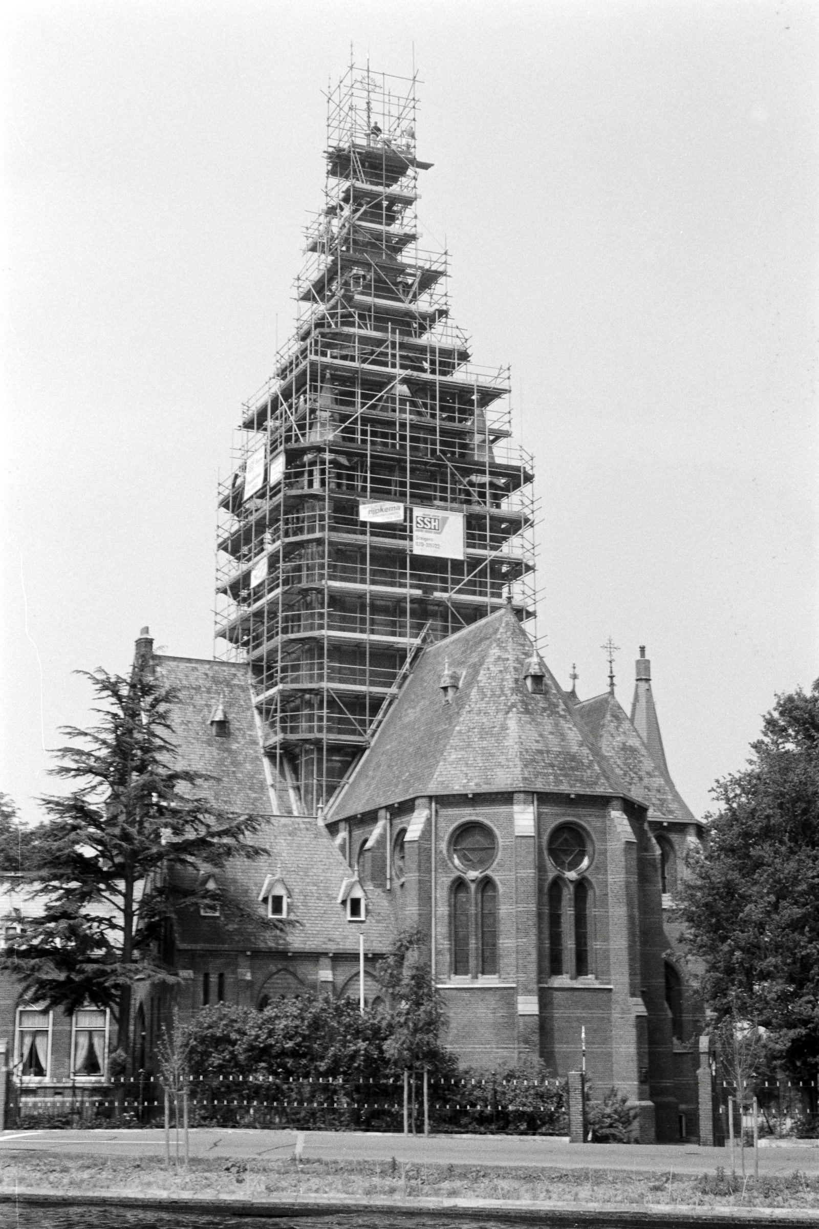 AHP F1992 06 002 sc250507 img05 NLP